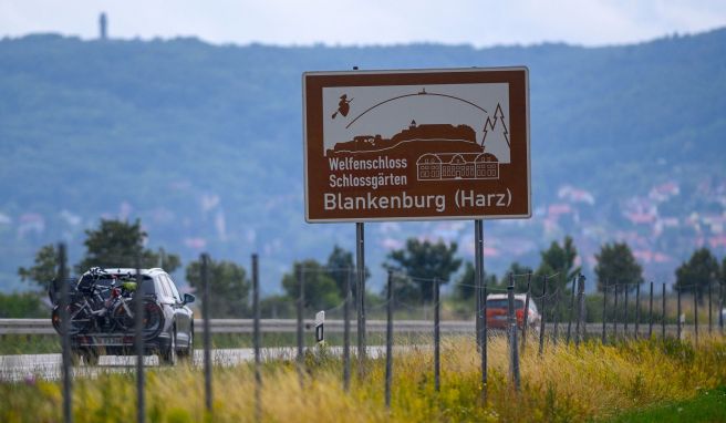 Kaiserstadt Tangermünde  Autobahn-Schilder sollen für Abstecher in die Altmark werben