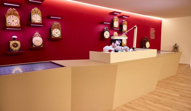 Besuch im Espace Horloger in Le Sentier: In dem Uhrenmuseum wird das Präzisionshandwerk auch live gezeigt. Besuch im Espace Horloger in Le Sentier: In dem Uhrenmuseum wird das Präzisionshandwerk auch live gezeigt.