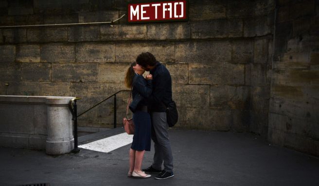 Verliebte in Paris können am Valentinstag romantische Nachrichten auf Reklametafeln anzeigen lassen. 