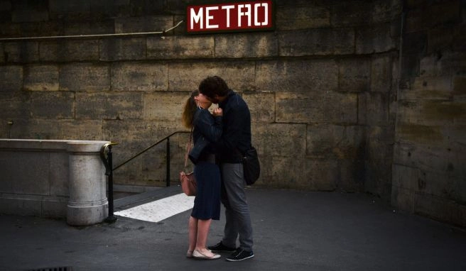 «Je t'aime» Paris zeigt zum Valentinstag Liebesgrüße auf Reklametafeln