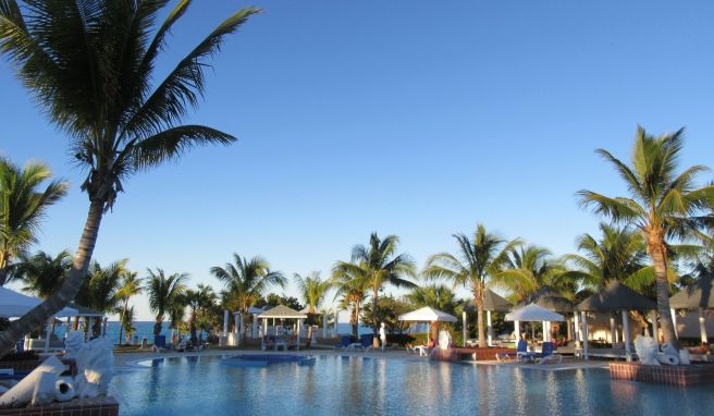 Karibik-Urlaub  Vergnügen in Varadero, Maskenpflicht am Malecón