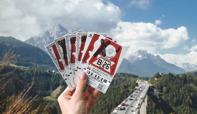 Ein letztes mal kleben: Die Autobahnmaut-Vignetten für 2026 in Österreich sind feuerrot. Ein letztes mal kleben: Die Autobahnmaut-Vignetten für 2026 in Österreich sind feuerrot.
