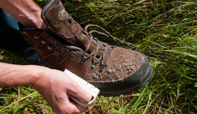 Nach einer Wanderung reicht oft auch eine grobe Reinigung der Stiefel.