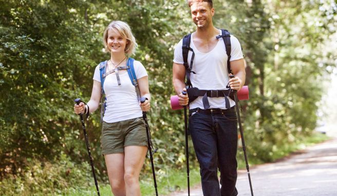 Wandern  Bei Trekkingstöcken kommt es auf die Länge an