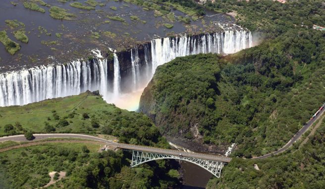 Simbabwe  Victoriafälle und Safari im Sambesi-Nationalpark