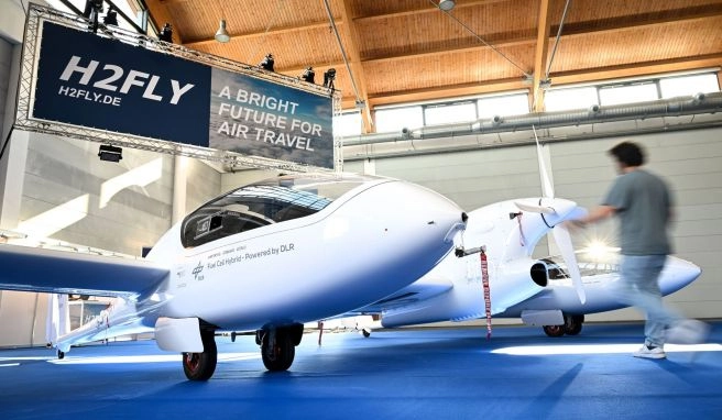 Grün fliegen Kleinflugzeuge testen nachhaltige Antriebe für große