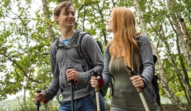 Da geht es doch gleich besser voran: Beim Wandern auf die Atmung zu achten, lohnt sich.