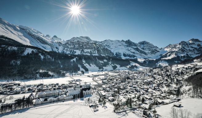 Engelberg liegt umrahmt von mächtigen Gipfeln in der Zentralschweiz.