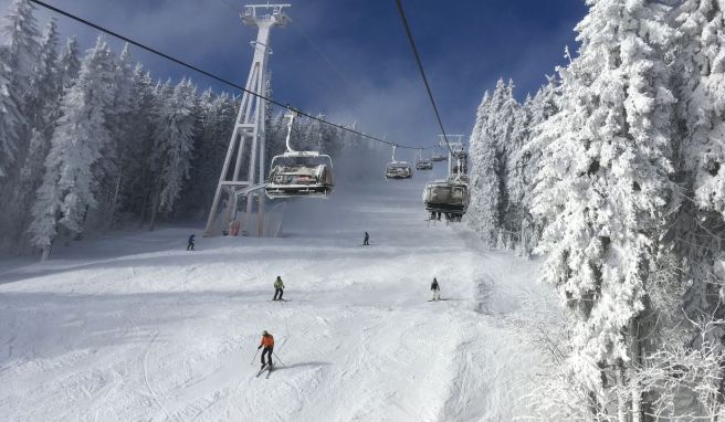 Am Fichtelberg in Oberwiesenthal soll ab Freitag der Skibetrieb starten.