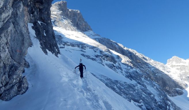 Die Bergwacht Bayern bilanziert einen einsatzreichen Winter. Beim Skitourengehen passiert gemessen an der Zahl der Sportler jedoch eher wenig. In dieser Saison gab es hier knapp 130 Einsätze. 