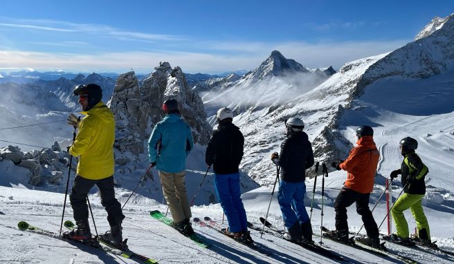 Wegen sinkender Temperaturen und aktueller Schneefälle blicken Österreichs Skigebiete hoffnungsvoll auf die bevorstehende Hochsaison im Februar.