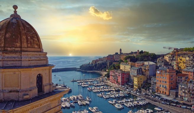 Städtereise  Bastia: Das Raumschiff und der verrufene Garten