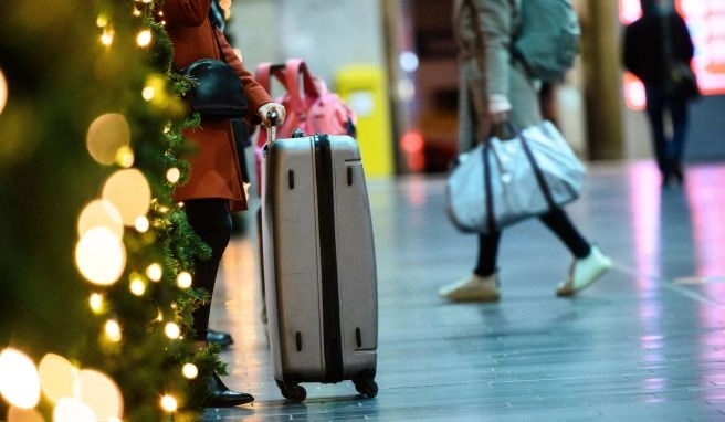 Weihnachten: So reisen Sie günstig und komfortabel Ab nach Hause