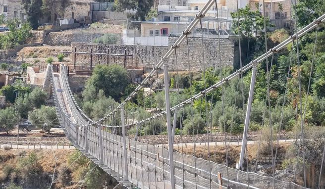 Die nur für Fußgänger zugängliche Brücke liegt im Süden der Altstadt von Jerusalem.