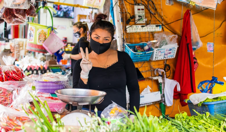 Smog hängt über der Stadt im Stadtteil Sathorn: Eigentlich wäre der Himmel blau, aber in Bangkok und andere Teilen Thailands herrschen derzeit hohe Feinstaubwerte.