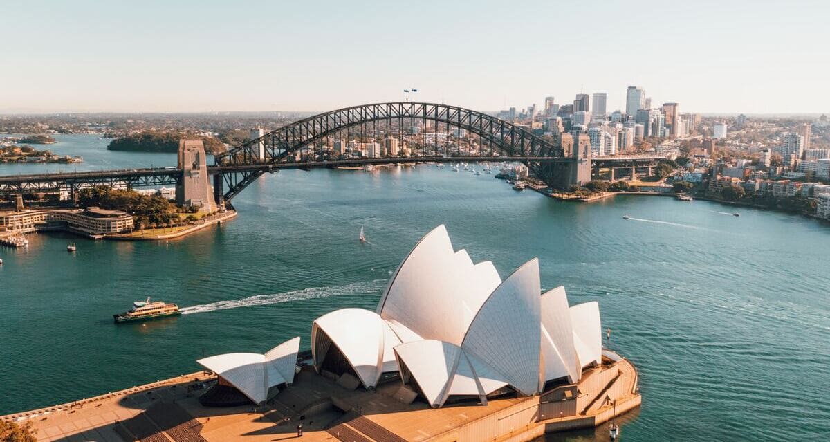 Opernhaus und Harbour Brücke, die berühmtesten Wahrzeichen Sydneys
