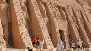 Einsame Tempel wie hier in Abu Simbel sind in Ägypten keine Seltenheit: Im vergangenen Jahr sind die Touristenzahlen wieder eingebrochen Einsame Tempel wie hier in Abu Simbel sind in Ägypten keine Seltenheit: Im vergangenen Jahr sind die Touristenzahlen wieder eingebrochen