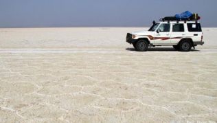 Bei Fahrten in die Danakil-Senke in Nord-Afar besteht die Gefahr, von Banditen und Milizen überfallen zu werden Bei Fahrten in die Danakil-Senke in Nord-Afar besteht die Gefahr, von Banditen und Milizen überfallen zu werden