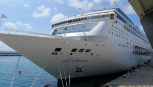 Die derzeitige »Costa neoRiviera« fährt vom Dezember 2019 an als »Aida Mira« in südafrikanischen Gewässern Die derzeitige »Costa neoRiviera« fährt vom Dezember 2019 an als »Aida Mira« in südafrikanischen Gewässern