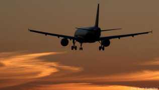 Aus Sicherheitsgründen fliegen viele Airlines derzeit nicht über Iran und Irak. Aus Sicherheitsgründen fliegen viele Airlines derzeit nicht über Iran und Irak.