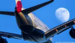 Britisch Airways senkt die Zahl seiner Flüge. Die Airline erstattet den Kaufpreis der Tickets und bietet zudem kostenlose Umbuchungen an Britisch Airways senkt die Zahl seiner Flüge. Die Airline erstattet den Kaufpreis der Tickets und bietet zudem kostenlose Umbuchungen an