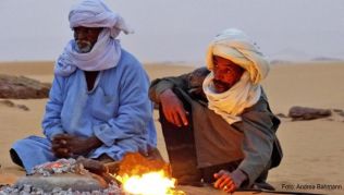 Unterwegs mit echten Touareg in Algerien: Erlebnisse mit Einheimischen sind auf Rundreisen verstärkt gefragt Unterwegs mit echten Touareg in Algerien: Erlebnisse mit Einheimischen sind auf Rundreisen verstärkt gefragt