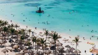 Zum Schutz der Unterwasserwelt: Die Insel Aruba verbietet ab 2020 alle Sonnenschutzmittel mit dem Wirkstoff Oxybenzon Zum Schutz der Unterwasserwelt: Die Insel Aruba verbietet ab 2020 alle Sonnenschutzmittel mit dem Wirkstoff Oxybenzon