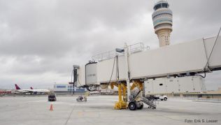 Der Hartsfield-Jackson Atlanta International Airport in Georgia ist gemessen an den Passagierzahlen der größte Flughafen der Welt Der Hartsfield-Jackson Atlanta International Airport in Georgia ist gemessen an den Passagierzahlen der größte Flughafen der Welt