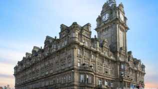 Das Hotel «Balmoral» in Edinburgh ist ein imposanter Bau, der auch in einem Harry Potter-Roman Platz haben könnte Das Hotel «Balmoral» in Edinburgh ist ein imposanter Bau, der auch in einem Harry Potter-Roman Platz haben könnte