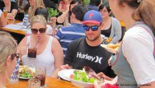 Sydney's Lowenbräu Bier Cafe: Dort arbeiten hauptsächlich deutsche und österreichische Rucksackreisende Sydney's Lowenbräu Bier Cafe: Dort arbeiten hauptsächlich deutsche und österreichische Rucksackreisende
