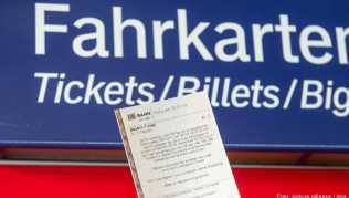 Wer ein Zugticket gekauft hat, um zu einer Veranstaltung zu gelangen, die nun wegen des Coronavirus abgesagt wurde, erhält das Geld für die Bahnfahrt zurück Wer ein Zugticket gekauft hat, um zu einer Veranstaltung zu gelangen, die nun wegen des Coronavirus abgesagt wurde, erhält das Geld für die Bahnfahrt zurück