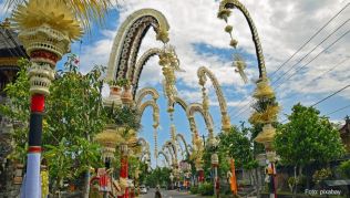 Straßenzeremonie auf Bali Straßenzeremonie auf Bali