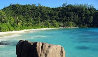 Auf den Seychellen kann man sich nicht entscheiden welcher Strand der schönste ist.##Foto: flickr.com canardwifi Auf den Seychellen kann man sich nicht entscheiden welcher Strand der schönste ist.
