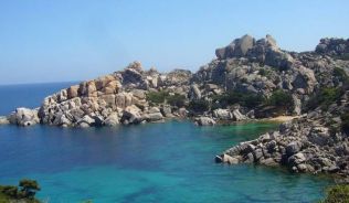 Mittelmeeridylle am Capo Testa.##Foto: flickr.com harrison & peterson Mittelmeeridylle am Capo Testa.