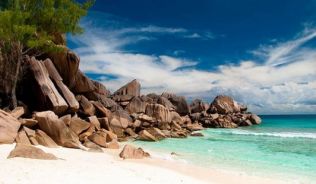 Auf den Seychellen kann man sich nicht entscheiden welcher Strand der schönste ist.##Foto: flickr.com dibaer Auf den Seychellen kann man sich nicht entscheiden welcher Strand der schönste ist.
