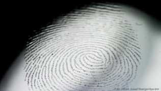 China-Reisende müssen für ihr Visum künftig Fingerabdrücke abgeben. China-Reisende müssen für ihr Visum künftig Fingerabdrücke abgeben.