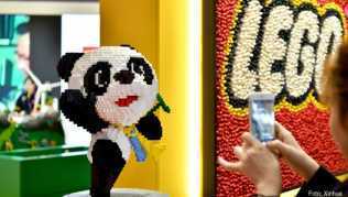 Neben traditionellen chinesischen Elementen werden auch Charaktere aus beliebten Filmen sowie ein Themenhotel im Lego Design im neuen Legoland zu finden sein Neben traditionellen chinesischen Elementen werden auch Charaktere aus beliebten Filmen sowie ein Themenhotel im Lego Design im neuen Legoland zu finden sein