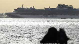 Japan lässt Tausende von Passagieren auf einem Kreuzfahrtschiff auf das neue Coronavirus hin untersuchen. Hier die «Diamond Princess» Japan lässt Tausende von Passagieren auf einem Kreuzfahrtschiff auf das neue Coronavirus hin untersuchen. Hier die «Diamond Princess»
