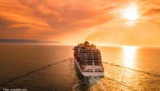 Eine Kreuzfahrt umfasst Vollpension, Unterhaltung, Sightseeing und Entspannung ohne lästiges Kofferpacken zwischendurch Eine Kreuzfahrt umfasst Vollpension, Unterhaltung, Sightseeing und Entspannung ohne lästiges Kofferpacken zwischendurch