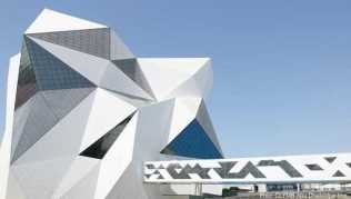 Ein Ufo? Nein, ein neuer Abenteuerpark: Im CLYMB in Abu Dhabi können Besucher klettern oder im Windkanal schweben Ein Ufo? Nein, ein neuer Abenteuerpark: Im CLYMB in Abu Dhabi können Besucher klettern oder im Windkanal schweben