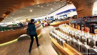 Auch wenn in den meisten Duty-Free-Shops am Flughafen jede Menge Alkohol angeboten wird, bleibt man vor der Abreise besser nüchtern. Denn eine Fluggesellschaft muss Betrunkene nicht an Bord lassen Auch wenn in den meisten Duty-Free-Shops am Flughafen jede Menge Alkohol angeboten wird, bleibt man vor der Abreise besser nüchtern. Denn eine Fluggesellschaft muss Betrunkene nicht an Bord lassen