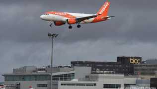 Für die Airlines sieht es momentan düster aus. Easyjet will seine Kapazitäten weiter zurückfahren als zunächst angekündigt Für die Airlines sieht es momentan düster aus. Easyjet will seine Kapazitäten weiter zurückfahren als zunächst angekündigt