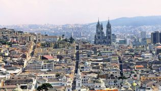 Ecuador ist bald nur noch mit gültiger Reisekrankenversicherung zu besuchen. Das Auswärtige Amt rät zu einer Versicherung, die im Notfall auch die Kosten für einen Rettungsflug nach Deutschland trägt Ecuador ist bald nur noch mit gültiger Reisekrankenversicherung zu besuchen. Das Auswärtige Amt rät zu einer Versicherung, die im Notfall auch die Kosten für einen Rettungsflug nach Deutschland trägt