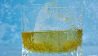 Ein norwegischer Unternehmer will Eiswürfel aus Gletschereis vermarkten Ein norwegischer Unternehmer will Eiswürfel aus Gletschereis vermarkten