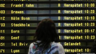 Passagiere sollen künftig nicht nur per Brief, sondern beispielsweise auch über eine Smartphone-App Entschädigungen für Flugverspätungen beantragen können Passagiere sollen künftig nicht nur per Brief, sondern beispielsweise auch über eine Smartphone-App Entschädigungen für Flugverspätungen beantragen können