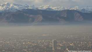 Ein brauner Nebel hängt über Turin. Die lokalen Behörden haben die Autonutzung aufgrund der hohen Luftverschmutzung eingeschränkt Ein brauner Nebel hängt über Turin. Die lokalen Behörden haben die Autonutzung aufgrund der hohen Luftverschmutzung eingeschränkt