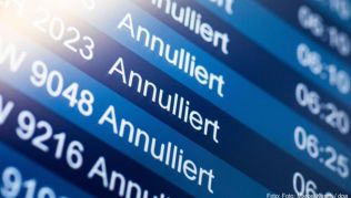 Auf Grund des Warnstreiks wurden in Düsseldorf 56 Starts und Landungen gestrichen Auf Grund des Warnstreiks wurden in Düsseldorf 56 Starts und Landungen gestrichen