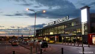 Kommt man erst nach Mitternacht am Zielort an, muss die Airline die Taxifahrt bezahlen. Kommt man erst nach Mitternacht am Zielort an, muss die Airline die Taxifahrt bezahlen.