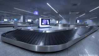 Da die Passagierzahlen infolge der weltweiten Corona-Pandemie dramatisch eingebrochen waren, wurde das Terminal 2 im April 2020 geschlossen. Jetzt soll es am 1. Juni wieder in Betrieb genommen werden Da die Passagierzahlen infolge der weltweiten Corona-Pandemie dramatisch eingebrochen waren, wurde das Terminal 2 im April 2020 geschlossen. Jetzt soll es am 1. Juni wieder in Betrieb genommen werden