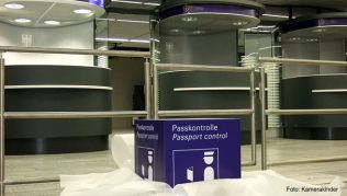Hat der Reisende das vorgeschriebene Visum? Hat der Reisende das vorgeschriebene Visum?